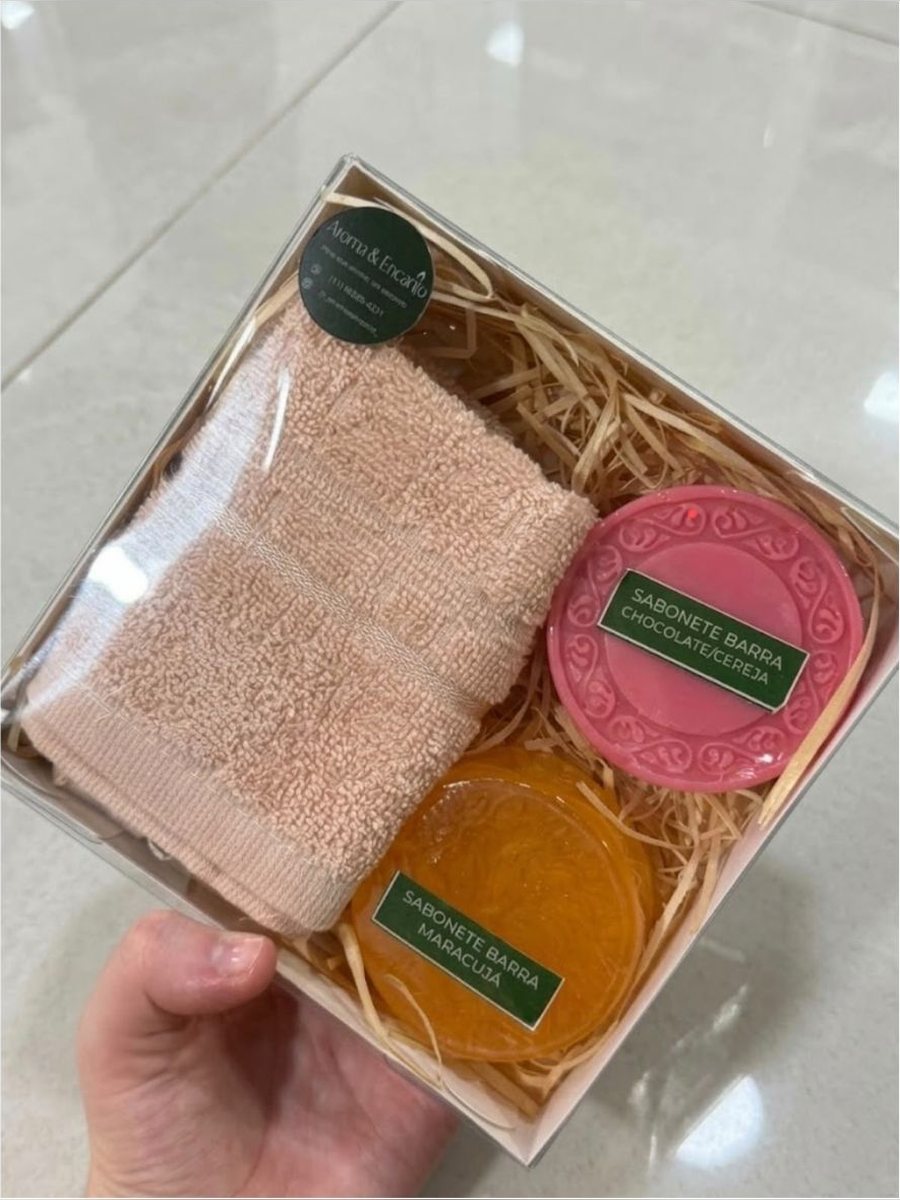 Kit toalha com dois sabonetes