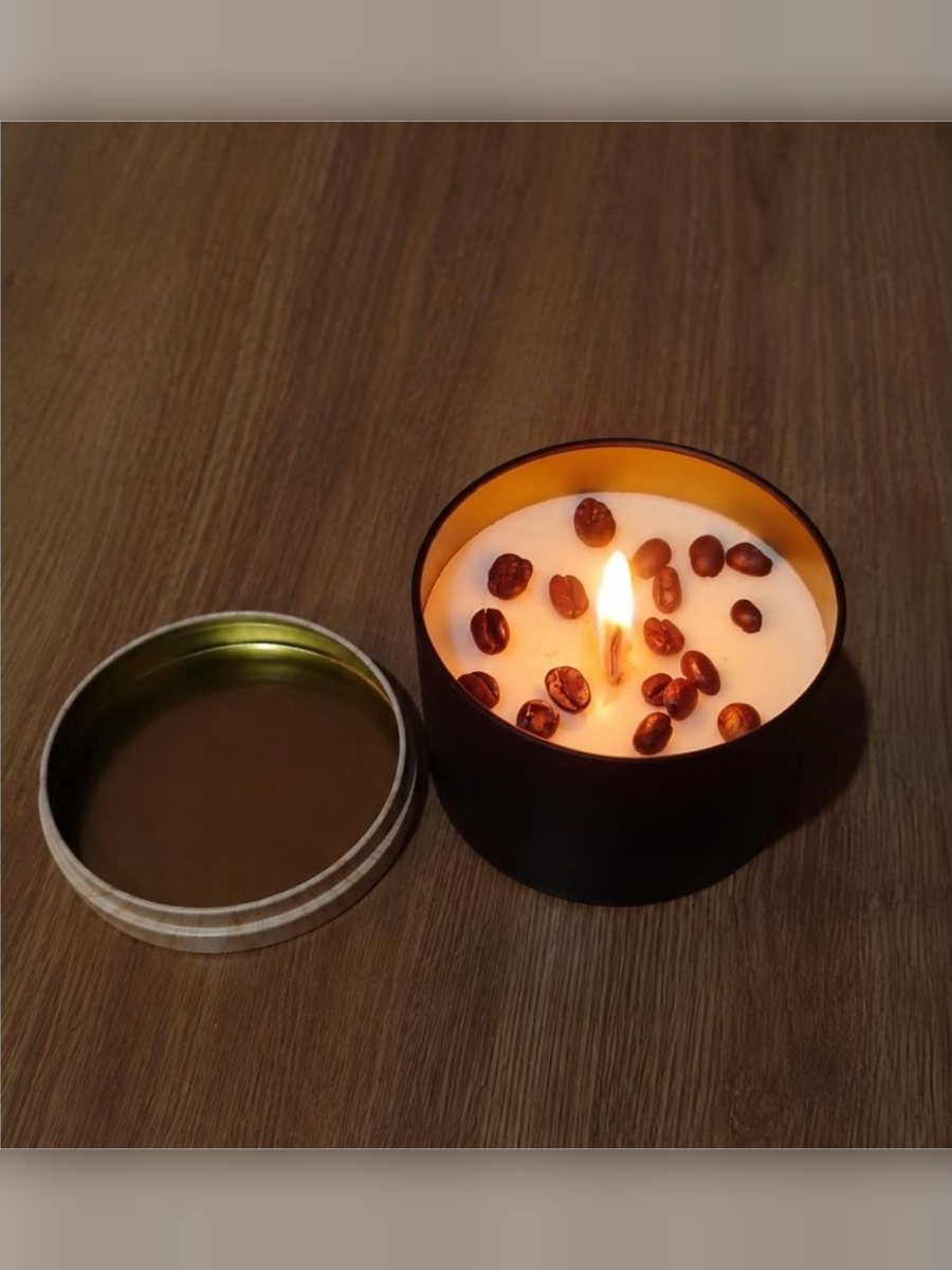 Vela aromática na lata preta